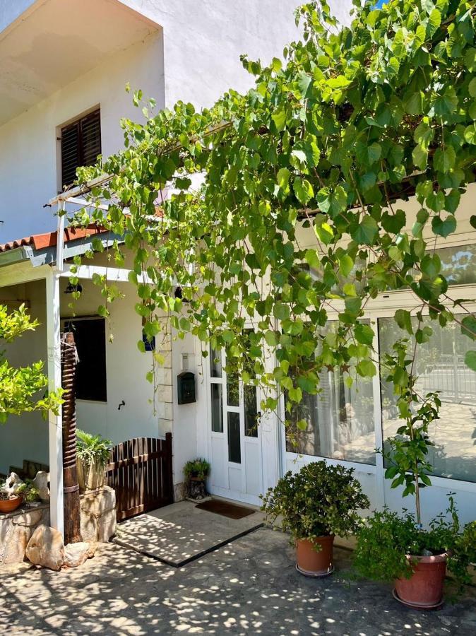 Gorana Studio Apartment Jelsa  Exterior photo